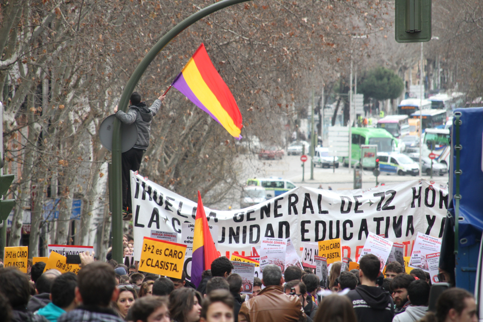 Manifestación de estudiantes contra la reforma de grados universitarios, Madrid #Noal3mas2