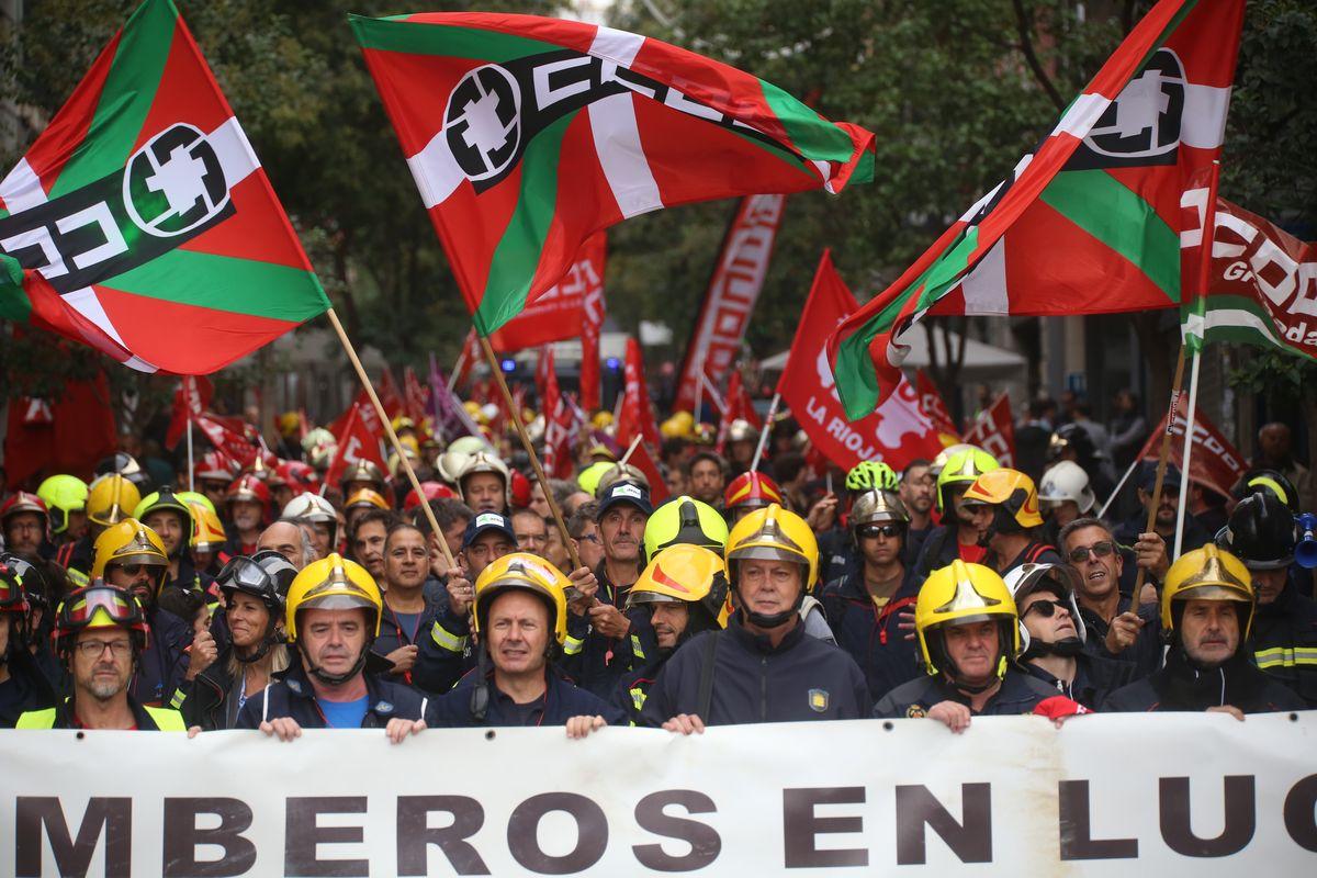 Manifestación en Madrid por una regulación estatal consensuada para los bomberos