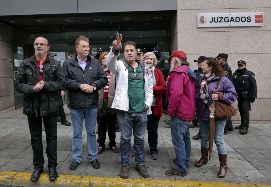 Concentración de apoyo a Juan Carlos Asenjo en los Juzgados de Fuenlabrada