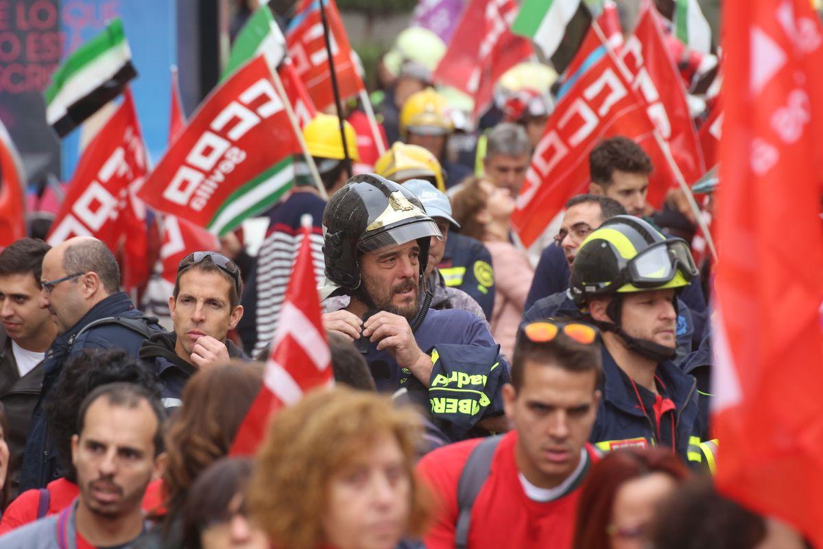 Manifestación en Madrid por una regulación estatal consensuada para los bomberos