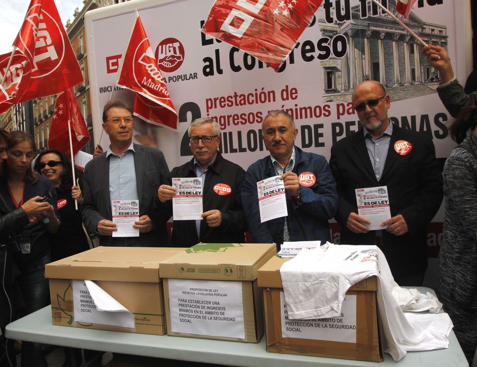 CCOO y UGT entregan 700.000 firmas de la ILP sobre Prestación de Ingresos Mínimos