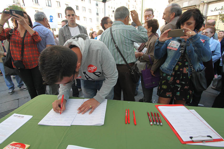 Inico recogida de firmas ILP Renta Mínima #EsDeLey