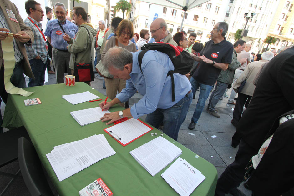 Inico recogida de firmas ILP Renta Mínima #EsDeLey