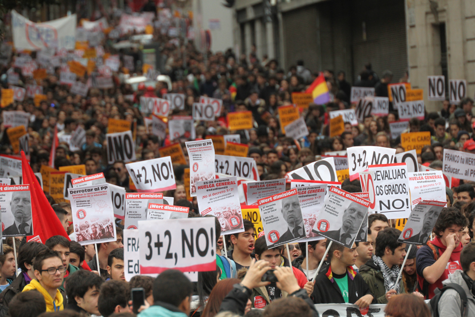 Manifestación de estudiantes contra la reforma de grados universitarios, Madrid #Noal3mas2