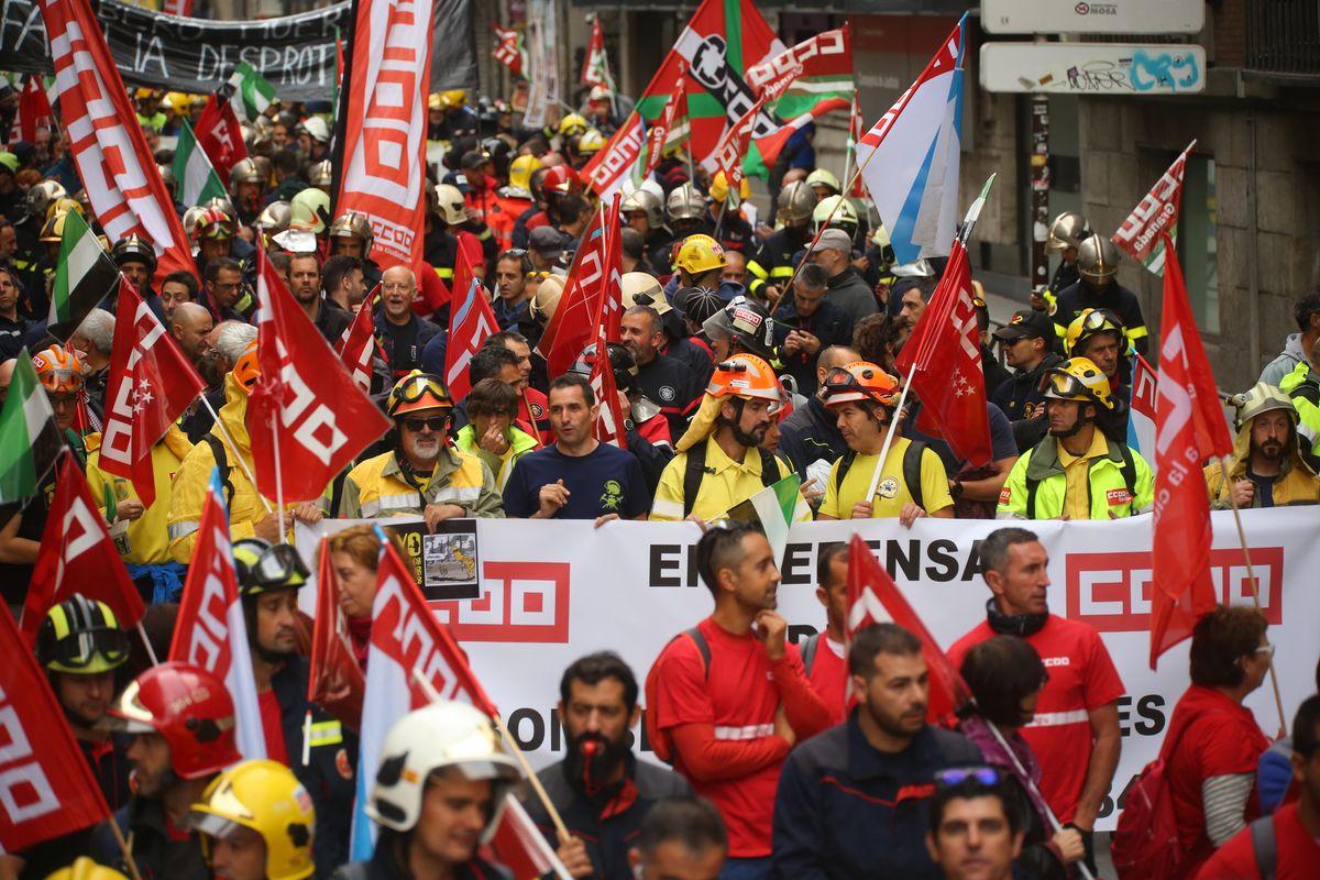 Manifestación en Madrid por una regulación estatal consensuada para los bomberos