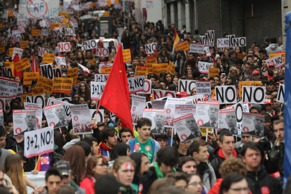 Manifestación de estudiantes contra la reforma de grados universitarios, Madrid #Noal3mas2