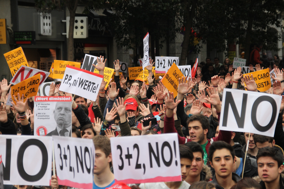 Manifestación de estudiantes contra la reforma de grados universitarios, Madrid #Noal3mas2