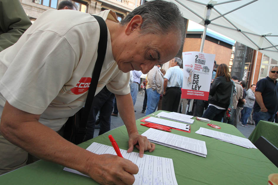 Inico recogida de firmas ILP Renta Mínima #EsDeLey