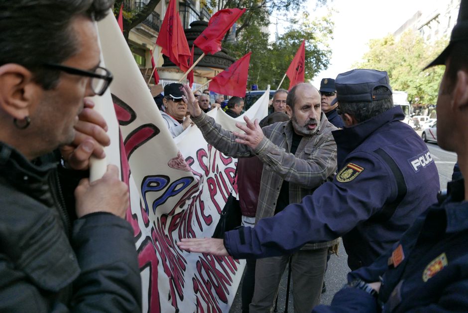 Concentración en defensa de la EMT frente a la sede del PP en Madrid